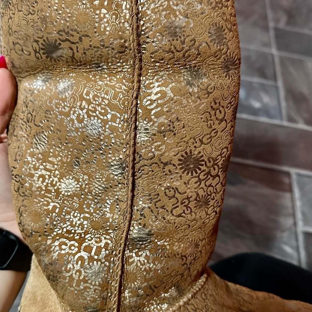 🦄VERY RARE FOIL TALL CHESTNUT LOGO UGG🦄
